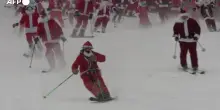 Stati Uniti, centinaia di Babbi Natale sciano sulle piste del Maine