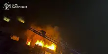 Droni russi su Zaporizhzhia nella notte, due feriti e incendi