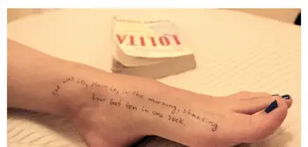 Lo spettro di Epstein su Trump, spuntano nuovi sms e foto di Gates e Chomsky