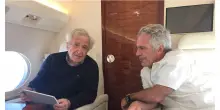 Epstein, dem pubblicano nuove foto con Chomsky e Gates