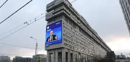 Putin, 'se Kiev fa le elezioni potremmo fermare i raid durante il voto'