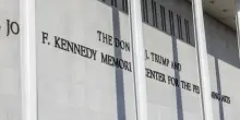 Trump chiude per 2 anni il Kennedy Center per lavori