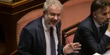 La proposta della Lega: 'Via dal patto di stabilit&agrave; anche soli'. FdI e FI frenano