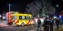 Auto sulla folla di una parata natalizia in Olanda, nove feriti. Alla guida una donna di 56 anni