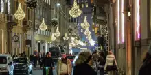 Luminarie, eventi, mercatini, addobbi di Natale, i Comuni spendono quasi 400 milioni