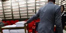 Dl lavoro: opposizioni lasciano commissione, '&egrave; una pantomima'