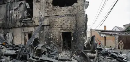 Zelensky da Trump per la pace. Putin: senza intesa useremo la forza