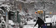 Tempesta di neve nel nord-est Usa, 5.000 voli cancellati e forti disagi