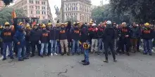 Genova: Tensioni a corteo ex Ilva, polizia usa lacrimogeni