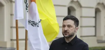 Zelensky lunedì a Londra incontrerà Starmer, Macron e Merz