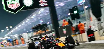 F1: Verstappen in pole ad Abu Dhabi, poi Norris. Hamilton fuori in Q1