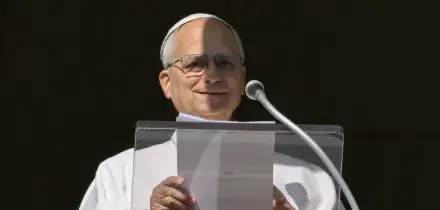 Il Papa, 'umanità provata,ora si aprano le porte della pace'