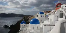 Bus turistici in sciopero a Santorini, disagi per le crociere