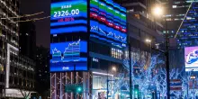 Borsa: l'Asia chiude fiacca un anno d'oro, per l'indice Msci +25%