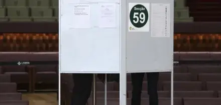 Urne aperte per il ballottaggio delle presidenziali in Portogallo