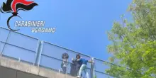 Carabiniere salva una donna che stava per buttarsi nel vuoto