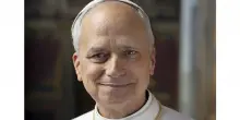 Vaticano diffonde la foto ufficiale di Papa Leone XIV