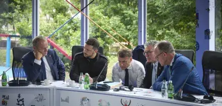 Media, telefonata urgente Starmer-Macron-Merz con Zelensky