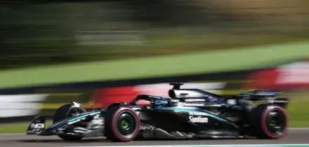 F1: Cina, Russel vince la gara sprint davanti alle Ferrari