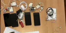 Scoperti 5 smartphone nell'alta sicurezza del carcere a Napoli