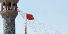 Dopo gli attacchi di Israele l'Iran issa la 'bandiera rossa della vendetta'