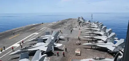 Gli Usa hanno schierato la portaerei Nimitz nei Caraibi