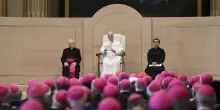 Cei, ripensare le parrocchie, valutare l'accorpamento delle diocesi
