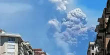 Etna: intensa attività dal Sud-Est, emessa alta nube eruttiva