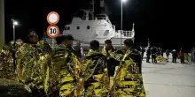 Soccorsa barca a vela con 61 migranti, tra loro 9 minori