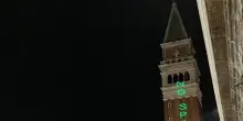 Nozze Bezos, protesta con il laser sul Campanile di San Marco