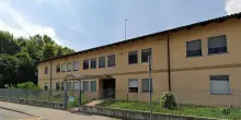 Due bambini senza nome e scuola, trovati in cascina nel Torinese