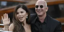 Ultimo giorno dei Bezos a Venezia tra vetrerie e piscine