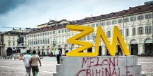 'Meloni criminale', scritta a Torino in piazza San Carlo