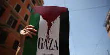 A Roma il corteo per Gaza, si canta 'Bella ciao' e grida 'Palestina Libera'
