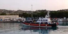 Guardia costiera porta in salvo 278 migranti, molti i minori