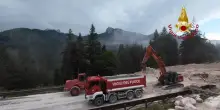 San Vito di Cadore, Vigili del fuoco all'opera per la riapertura della Ss 51