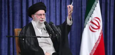 Khamenei: 'Spezzeremo la schiena ai sediziosi'. Poi attacca Trump: 'E' colpevole per i morti in Iran'