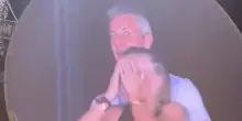 Si dimette anche la donna ripresa nel video della kiss cam al concerto dei Coldplay