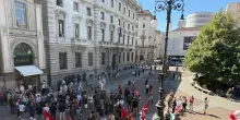 A Milano protesta in piazza Scala: 'La giunta Sala di dimetta'