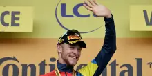 Tour: Jonathan Milan vince allo sprint la 17esima tappa