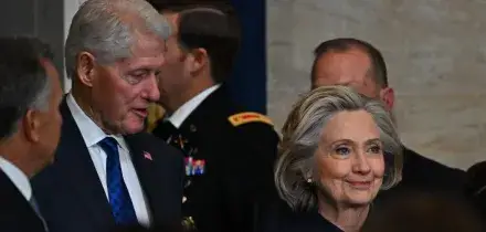 I Clinton non testimoniano su Epstein e rischiano il carcere