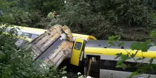 Treno deraglia in Germania, almeno quattro morti. Forse per una frana