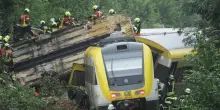 Treno deraglia in Germania, almeno tre morti e 34 feriti