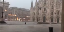 Buio, forte pioggia e vento impetuoso su Milano