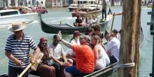 A Venezia i traghetti gondola spopolano tra i turisti grazie al web