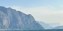 In windsurf alla deriva sul Garda, messo in salvo un 14enne