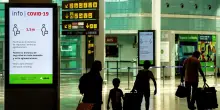 Lasciano figlio di 10 anni all'aeroporto per non perdere il volo