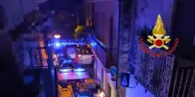 Uomo muore carbonizzato nell'incendio del suo appartamento