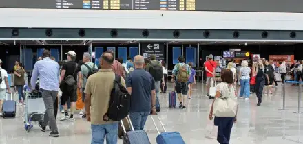 Per un volo a Natale salasso fino a 800 euro