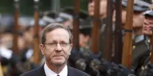 Herzog in piazza con famiglie ostaggi, 'li riporteremo a casa'